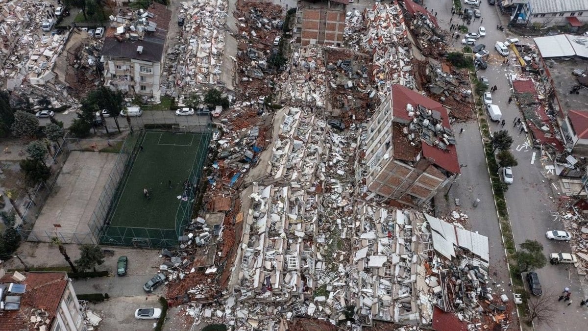 Você está visualizando atualmente Terremoto deixa quase 5.000 mortos e milhares de feridos na Turquia e na Síria