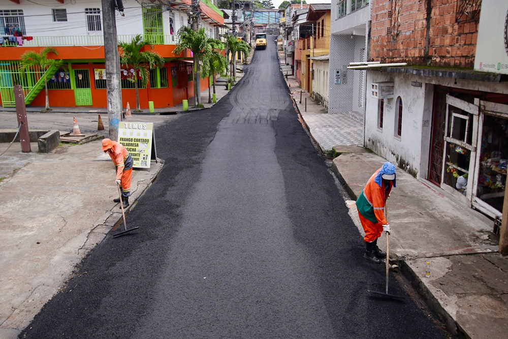 Você está visualizando atualmente Asfalta Manaus: Rua marajó, no bairro Alvorada, recebe novo asfalto após 20 anos