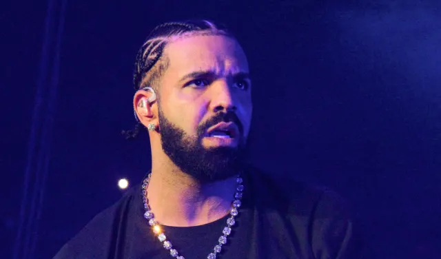 Você está visualizando atualmente Desprezo pelo Brasil, e muita frescura: motivos que levaram Drake a cancelar o show no Lollapalooza