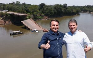 Leia mais sobre o artigo DNIT monta comissão para acompanhar remoção de ponte na BR-319 que caiu na gestão de Bolsonaro e Tarcísio