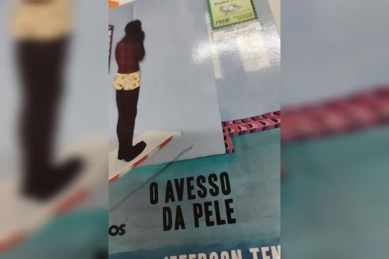 Você está visualizando atualmente Diretora de escola critica livro distribuído pelo MEC que usa termos se×ua!s